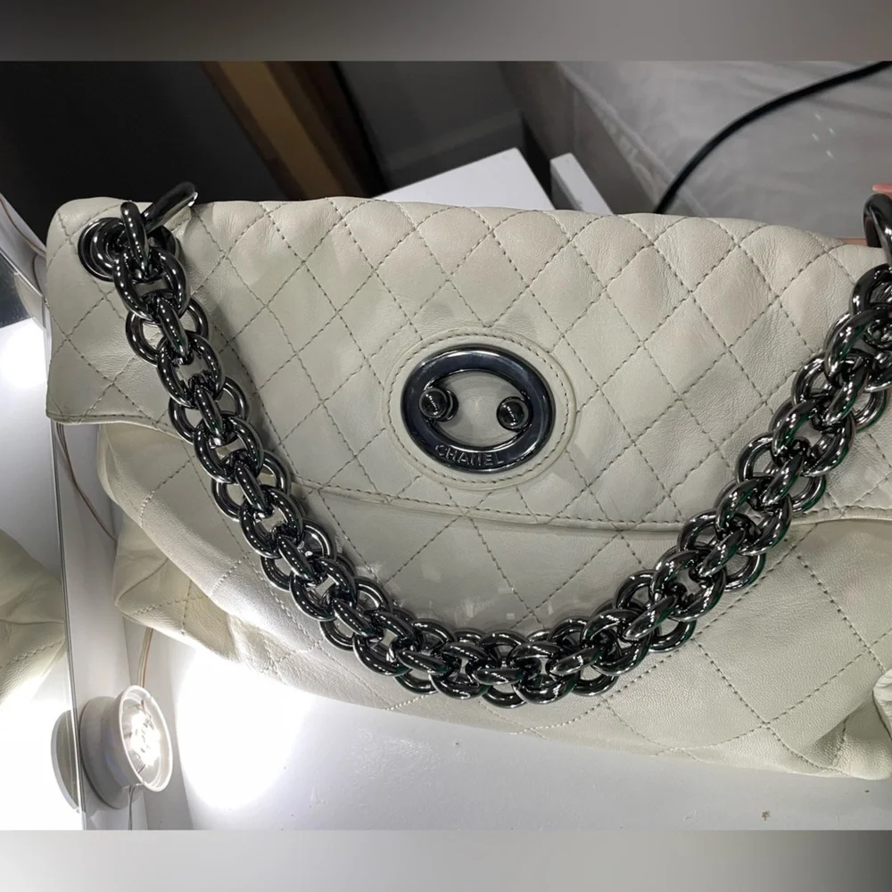Vintage Chanel Purse - Picture 3 of 6